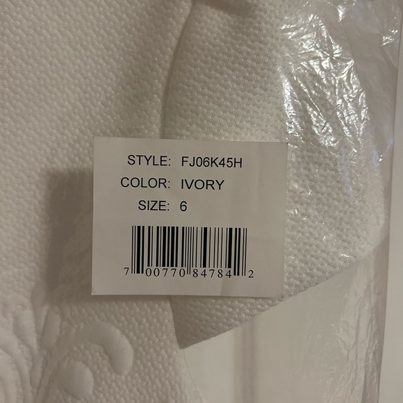 Betsey Johnson white wiggle dress - Picture 10 of 12